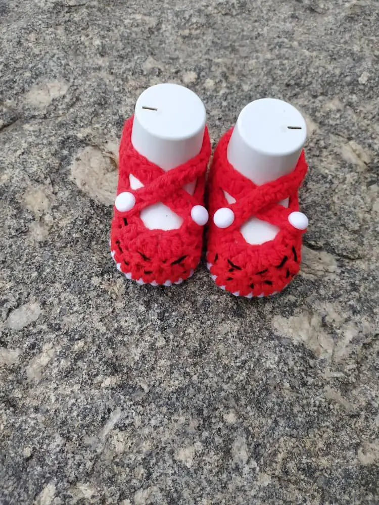 criss-cross crochet baby shoes