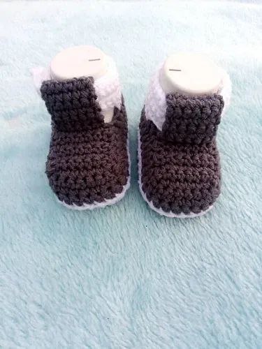 crochet baby booties worked in rows