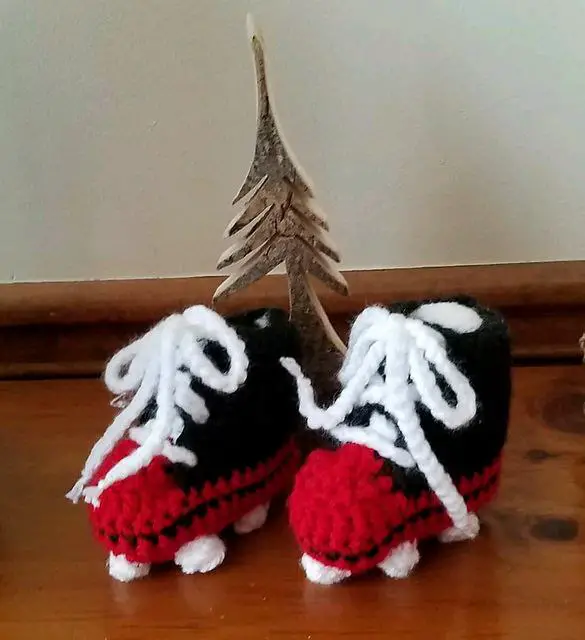crochet baby soccer sneakers