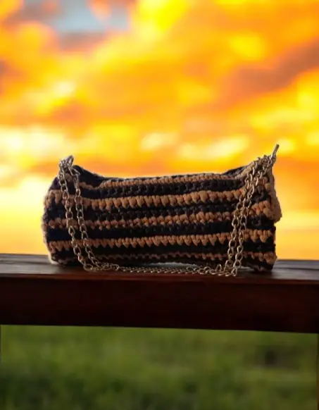 Simple crochet handbag free pattern