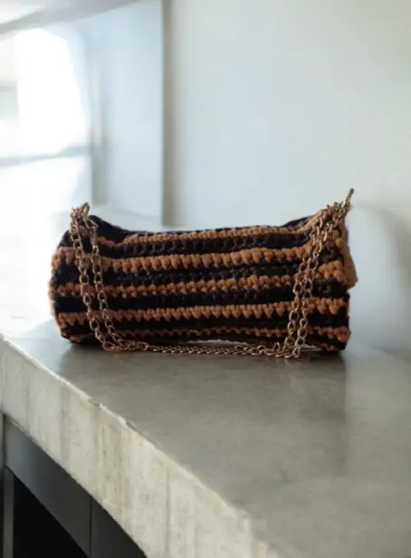 Simple crochet handbag free pattern