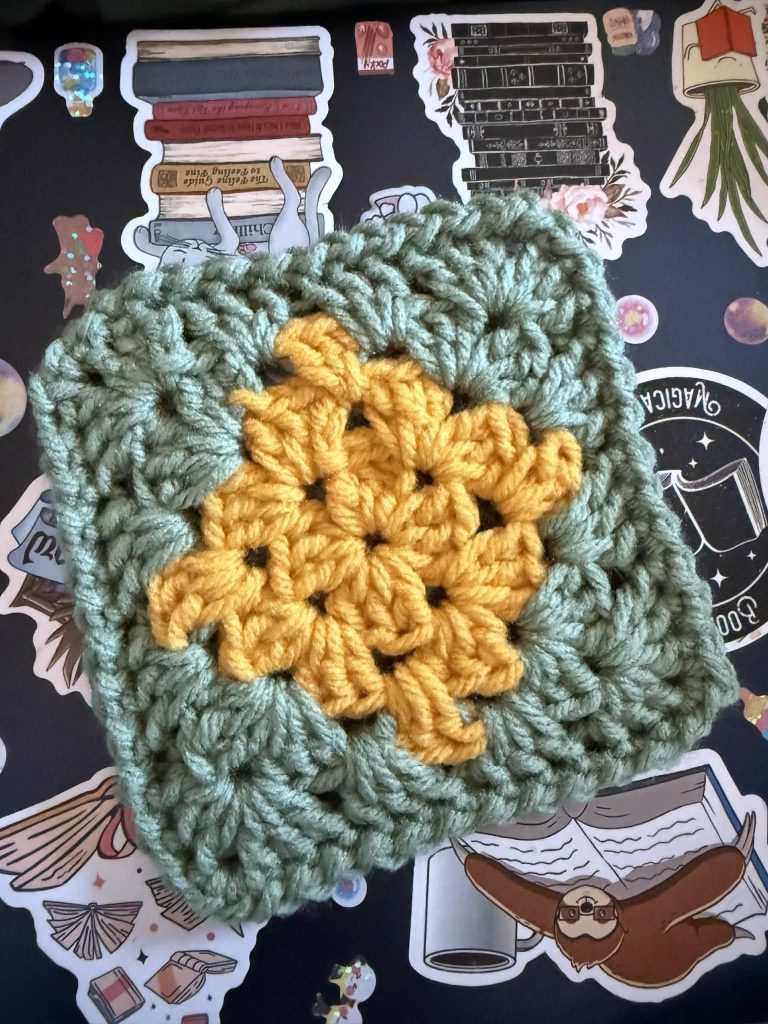 Easy crochet granny coaster for beginners